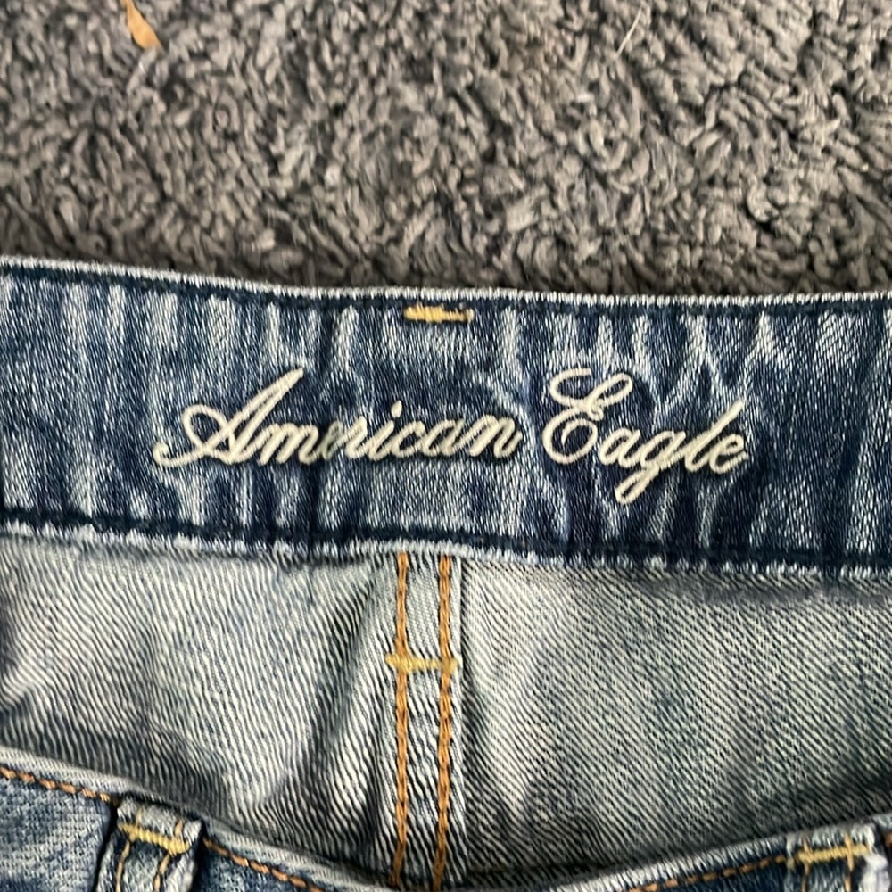 Lightly worn size 2 American Eagle jean shorts - Picture 3 of 7